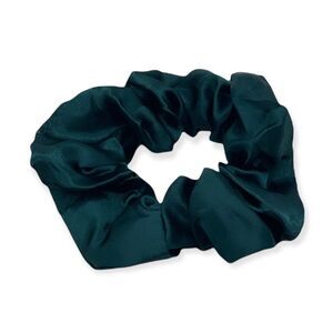 NWT Wool + Pepper Co. Satin Scrunchie - Emerald